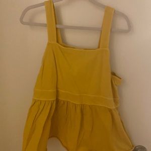 Adorable yellow top with side cut out